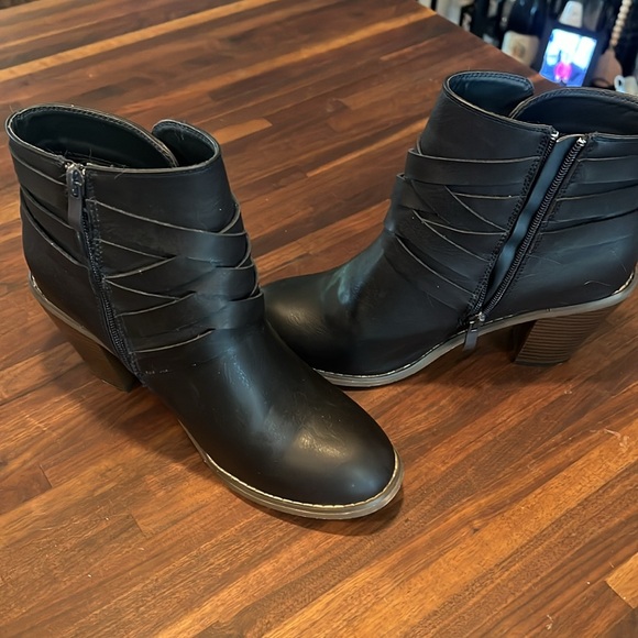 Women’s black size 9 ankle boots - Picture 6 of 6